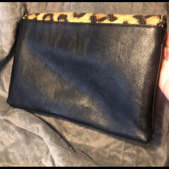 NWT *GUESS* LEOPARD BLK GOLD SPARKLE ENVELOPE CHAIN CLUTCH PURSE #MOBWIFE - Picture 3 of 7